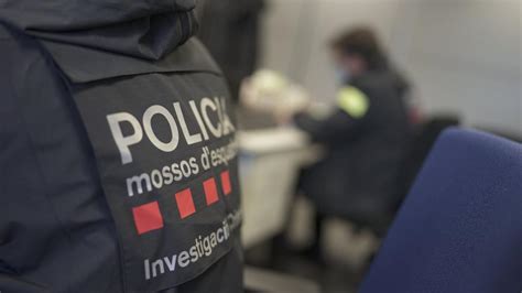 Los Mossos vigilan una rave ilegal en el municipio barcelonés de