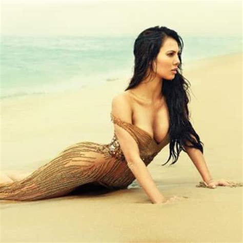 Bigg Boss Contestant Rochelle Raos Hot And Sexy Pics