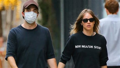 Robert Pattinson And Girlfriend Suki Waterhouse Spotted On A Romantic