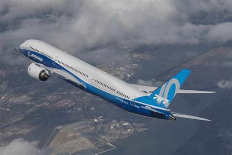 Boeing 787-10 complete first flight - Air Data News