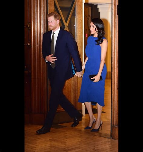 Foto O vestido azul usado por Meghan Markle no início de setembro