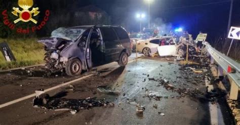 Piemonte Tremendo Incidente Lungo La Provinciale Due Auto Si