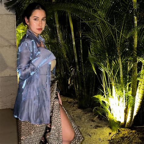 7 Potret Estelle Linden Terlihat Langsing Usai 2 Bulan Melahirkan Hot Liputan6