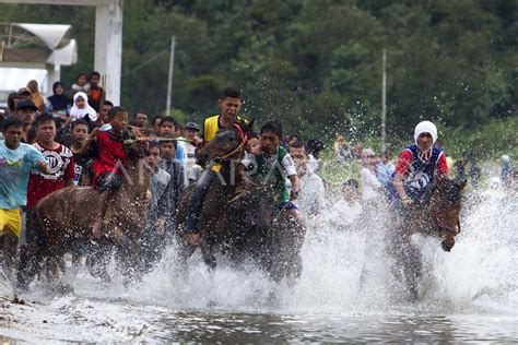 Pacuan Kuda Tradisional Antara Foto