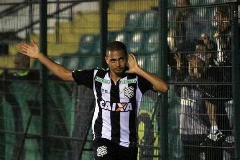 Clayton deixa Corinthians de lado e acerta transferência para o Galo