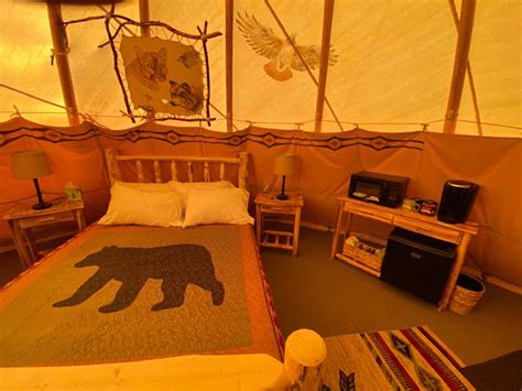 "The Freedom Tipi" Luxury Tipi Glamping with Picturesque Views - Snooze n Fly Farm