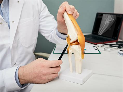 Signs and Symptoms of Possible Torn Ligaments in Your Knees