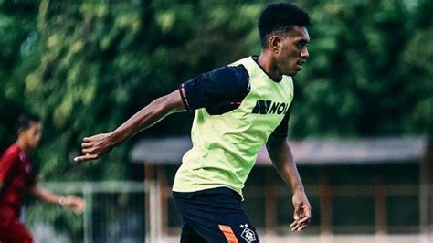 Cetak Gol Spektakuler Psbs Biak Jeam Kelly Sroyer Resmi Direkrut