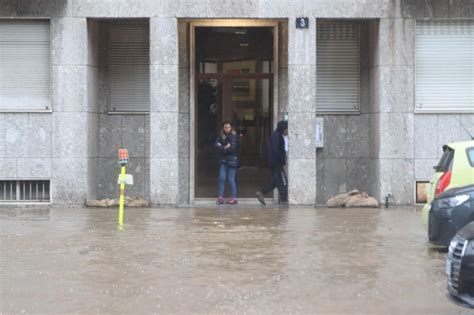 Milano le immagini della città allagata in Zona Niguarda Corriere it