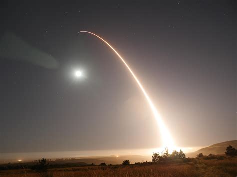 U S Test Fires Nuclear Capable Ballistic Missile From California Coast