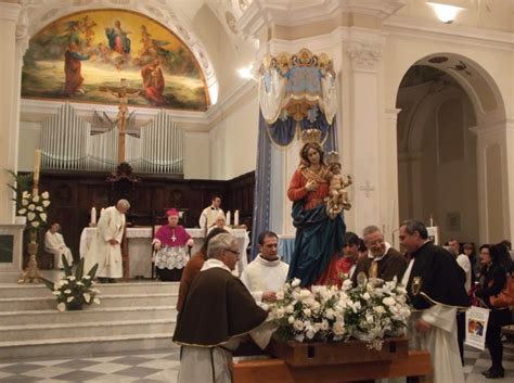 Inizia Il Mese Di Maggio Nella Chiesa Lametina In Cattedrale La Statua