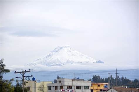 Climbing Cotopaxi Volcano in Ecuador - the neck of the moon ...