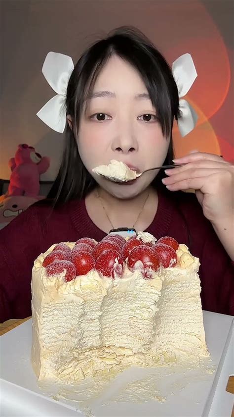 Asmr🍰eat Tomato Cream Cake 🍰 Soft And Waxy Sound 크림 케ց 먹방 Mukbang Satisfaction Youtube