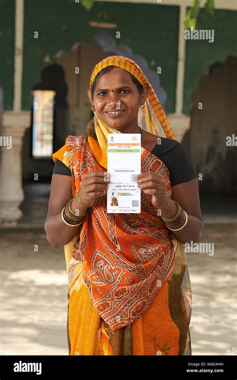 Aadhar karte Fotos und Bildmaterial in hoher Auflösung Alamy