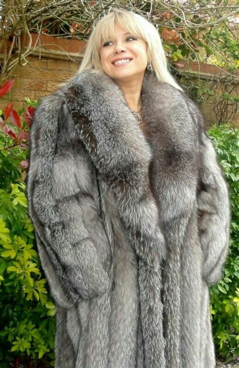 Pin By Rob Boaler On Lara Fox Fox Fur Coat Fur Fashion Fur Coat