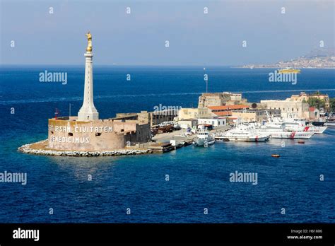 Statue De La Vierge Dor E L Entr E Du Port De Messine Sicile Italie