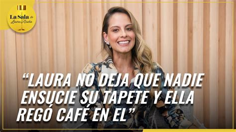 Laura no deja que NADIE ensucie su tapete y ella REGÓ CAFÉ en el