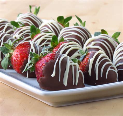 Top 102 Pictures Chocolate Covered Strawberries In A Heart Box Updated