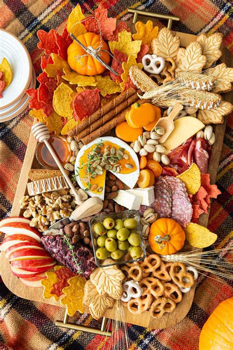 15 Perfect Thanksgiving Charcuterie Board Ideas Youll Love Becentsational