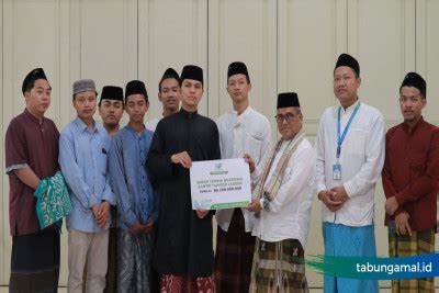 LAZIS NF Berikan Beasiswa Santri Penghafal Al Quran Senilai 200 Juta