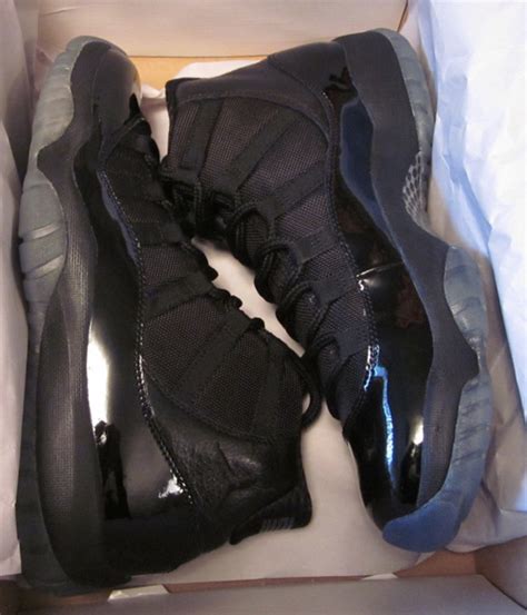 Air Jordan Xi Blackout New Images