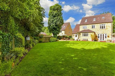 Moat Lane Lower Upnor Rochester Kent 5 Bed Detached House For Sale