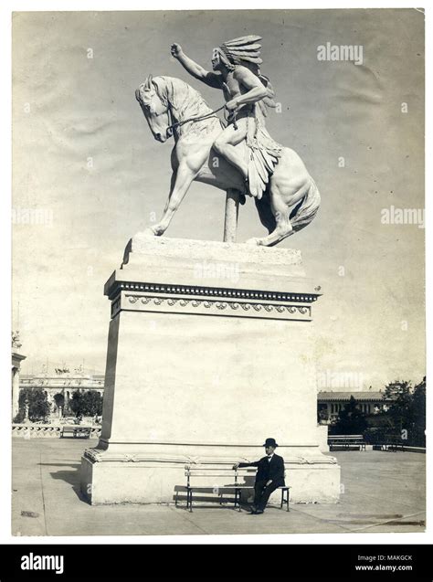 American indian on horse statue hi-res stock photography and images - Alamy