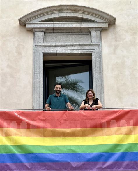 El Supremo Cambia Su Doctrina Y Ahora Avala Poner La Bandera LGTB En