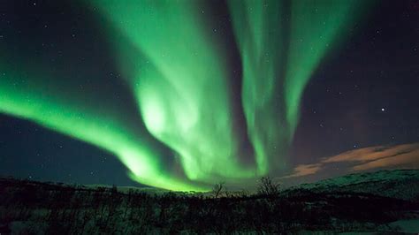 Seeing the Northern Lights from Reykjavik in 2023 | YFR