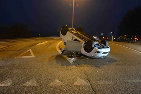 Kriegstetten So Auto Landet Nach Kollision Auf Dach Polizeinews Ch