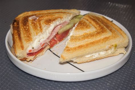 Sandwich de queso finas hierbas y pavo a la naranja El Baúl de las