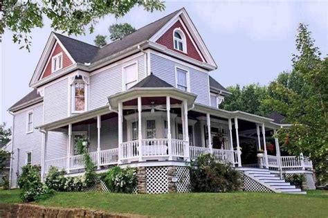 1899 Queen Anne in Bloomfield, KY - Old House Dreams