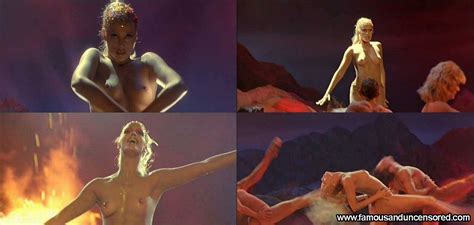 Showgirls Elizabeth Berkley Beautiful Celebrity Sexy Nude Scene