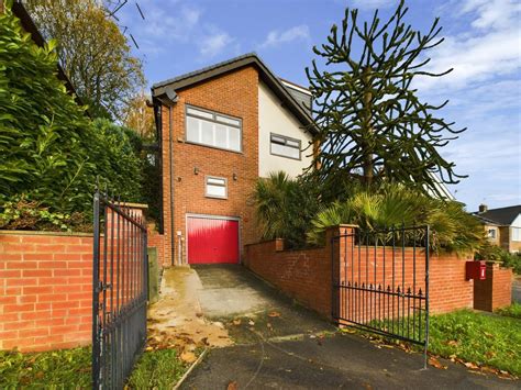 4 Bed Detached House For Sale In Priesthorpe Road Farsley Pudsey Ls28