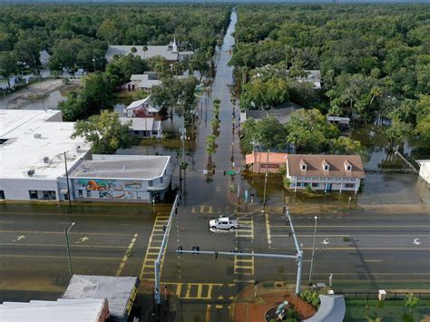 Hurricane Idalia Hits Florida With Km H Winds Flooding Streets