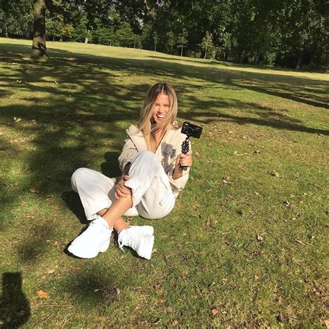 Olivia Neill On Instagram Hehe Frolicking In The Grass X Olivia