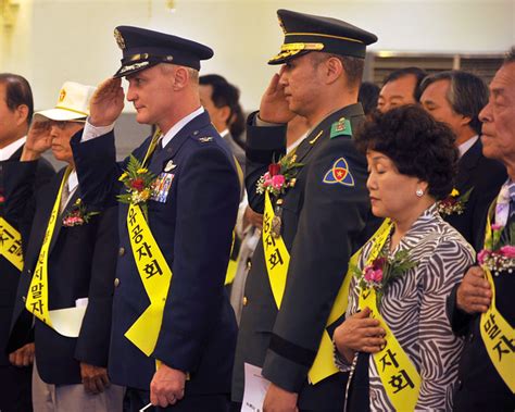 8th Fighter Wing Commander Of Kunsan Air Baseattend A Korean War