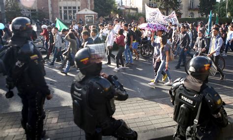 Imágenes Así Avanzan Las Marchas Estudiantiles En Bogotá Rcn Radio