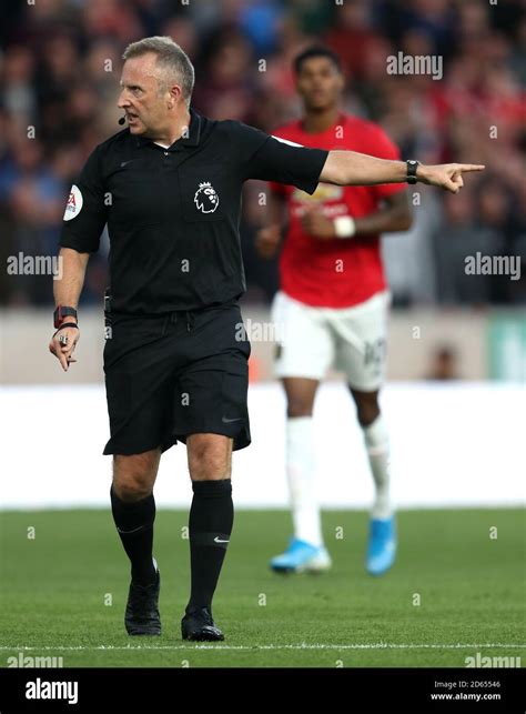 Jon Moss Referee Hi Res Stock Photography And Images Alamy