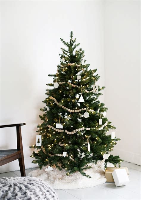 Minimal Christmas Tree - The Merrythought