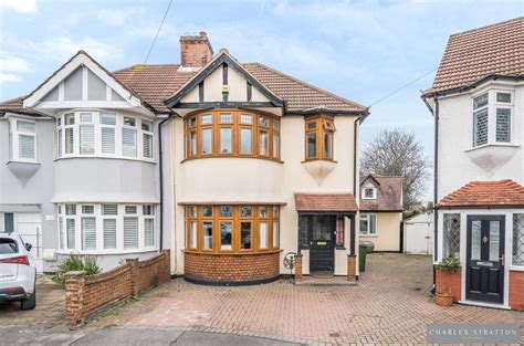 Warwick Gardens Gidea Park Charles Stratton Estate Agents And