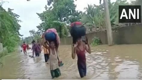 Assam Floods असम में बाढ़ और भूस्खलन से अब तक 62 लोगों की मौत 32 जिलों के 31 लाख लोग प्रभावित