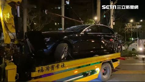 驚悚畫面曝光！酒駕賓士男暴衝碰斷椰子樹、撞公車 社會 三立新聞網 Setncom