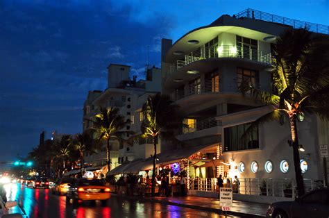 File:Ocean drive south beach miami night.JPG