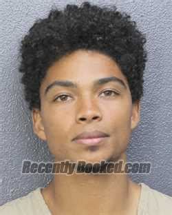 Recent Booking Mugshot For CALVIN VALENTINO DARIUS In Broward County