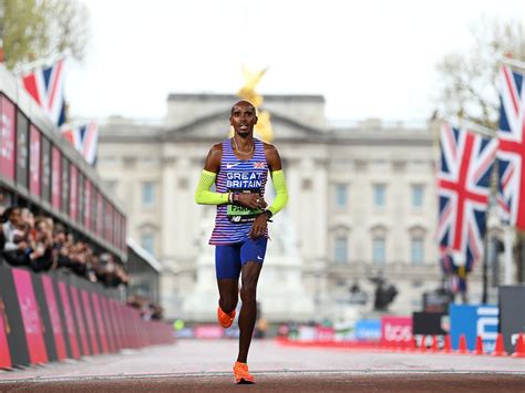 ‘I wanted to cry’: Sir Mo Farah bids emotional…