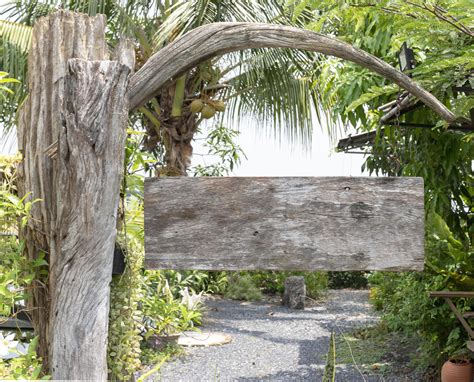 Wooden sign with garden view background 11374697 Stock Photo at Vecteezy