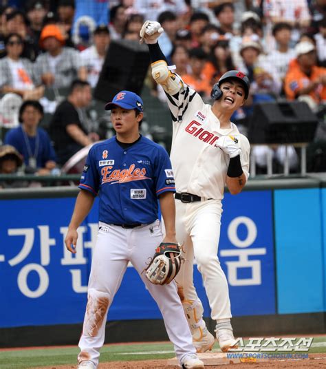 롯데 가을야구 희망 활활 황성빈 4출루→고승민윤동희 10타점 합작→ 스포츠조선