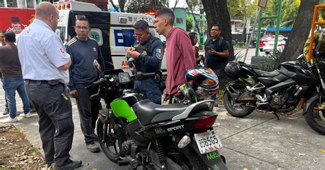 Choque entre motocicleta y vehículo en Eje Central CDMX un lesionado