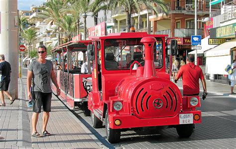 Bimmelbahn der Playa Es fährt ein Zug nach Arenal